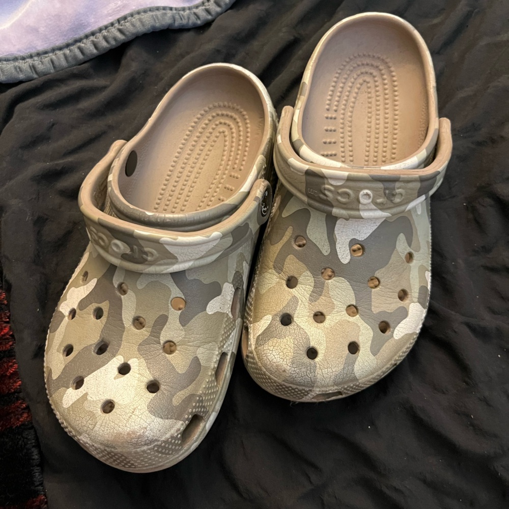 J4-CROCS Kids Camo Water Shoes